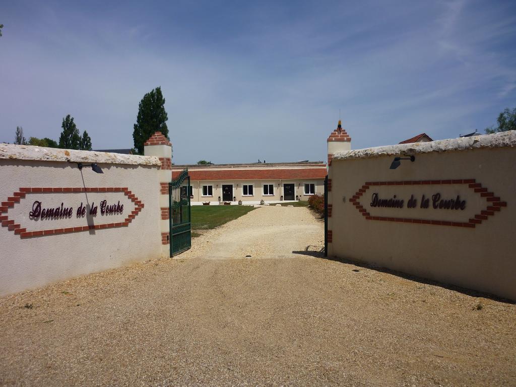 Domaine De La Courbe Hotel Le Lude ภายนอก รูปภาพ