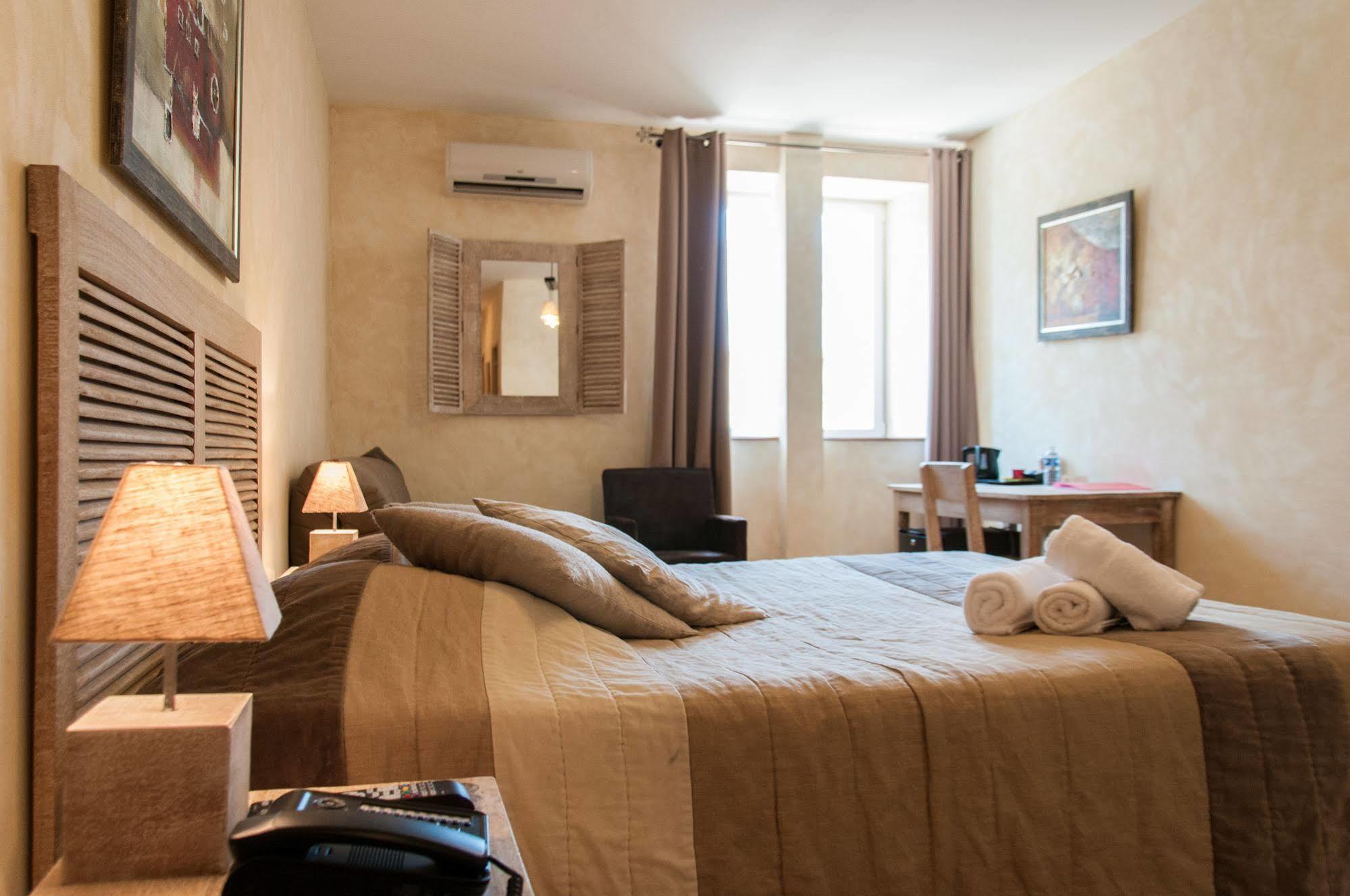 Domaine De La Courbe Hotel Le Lude ภายนอก รูปภาพ